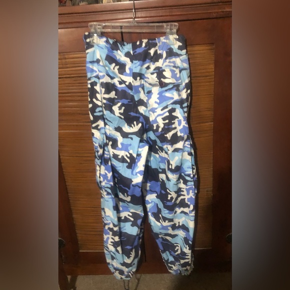 Camo baggie joggers. - Picture 2 of 2